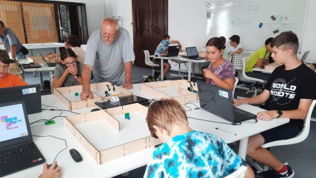 Nyílt napra hív és ingyenes szakköröket indít az Alba Innovár